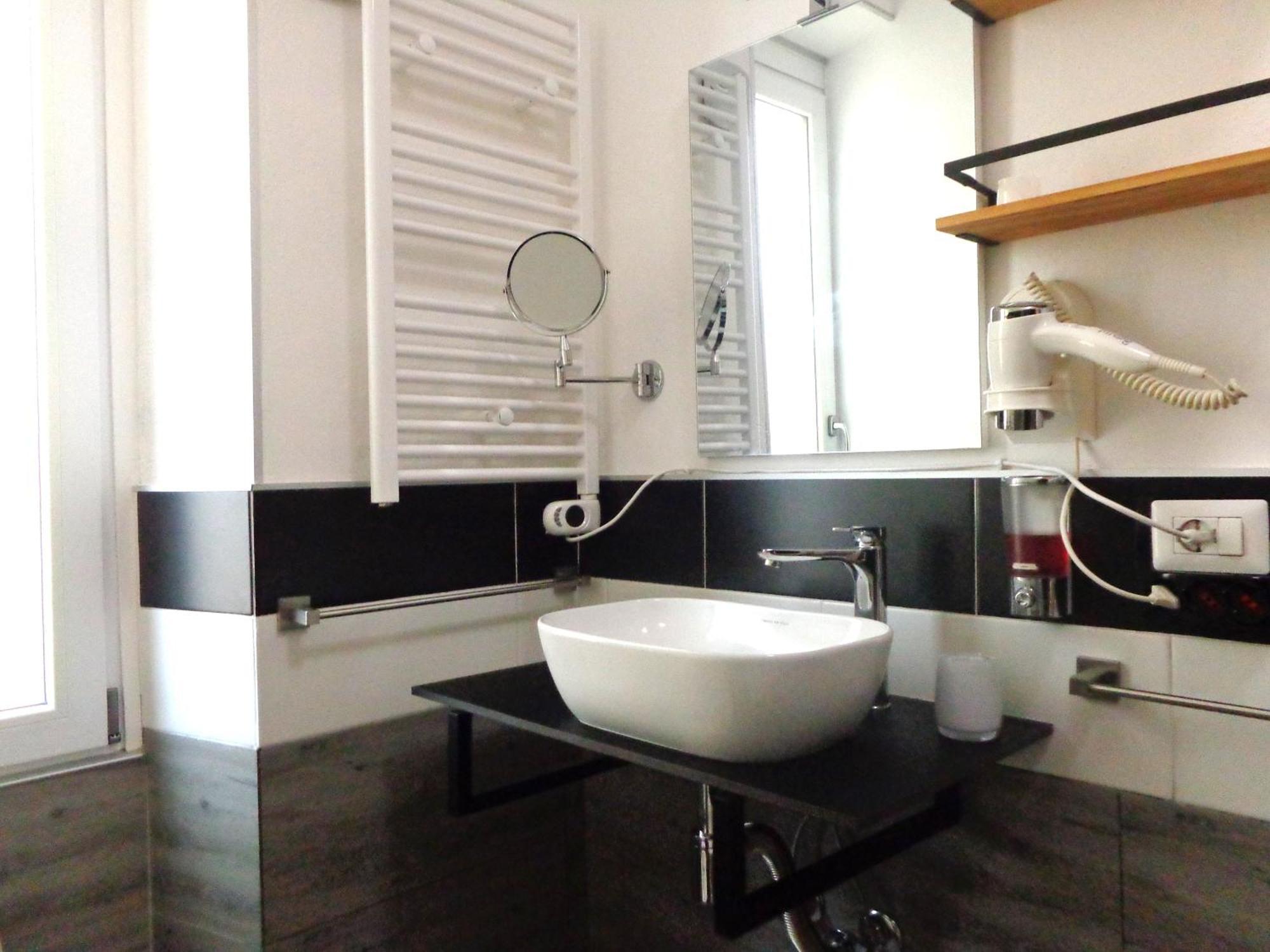 Chloe'S Rooms Cagliari Eksteriør bilde